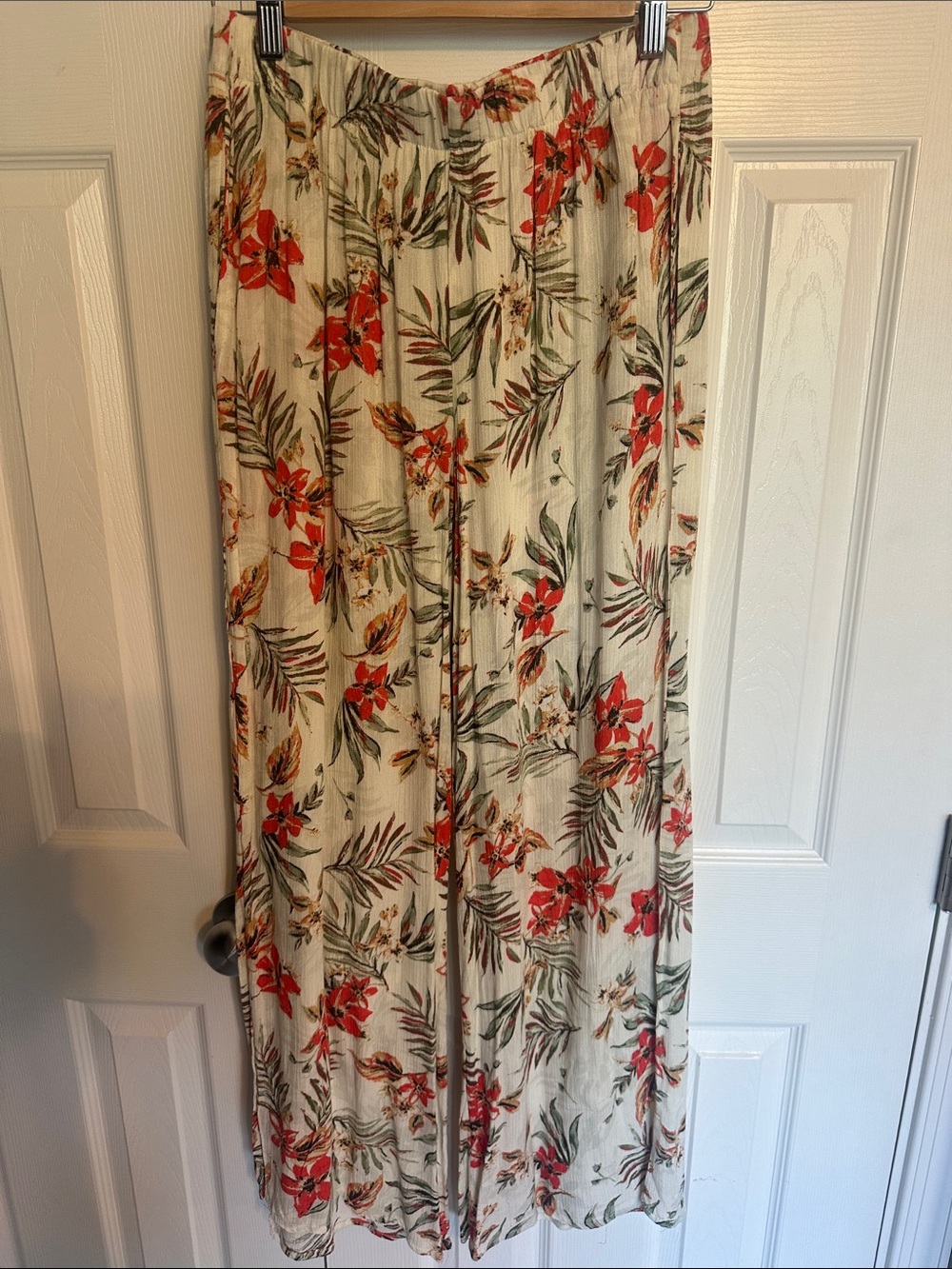 NWOT- Wide Leg Print Pants